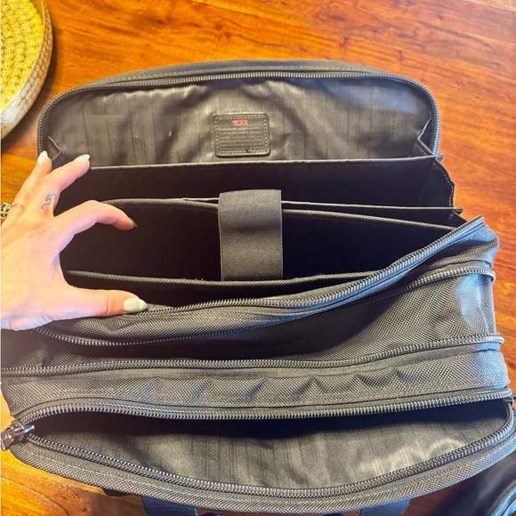 Tumi Organizer Portfolio Brief - Picture 3 of 7